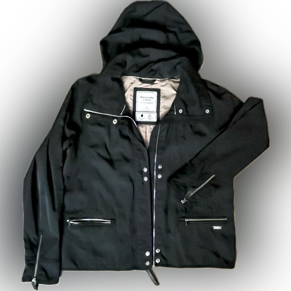 Wind and water-resistant jacket